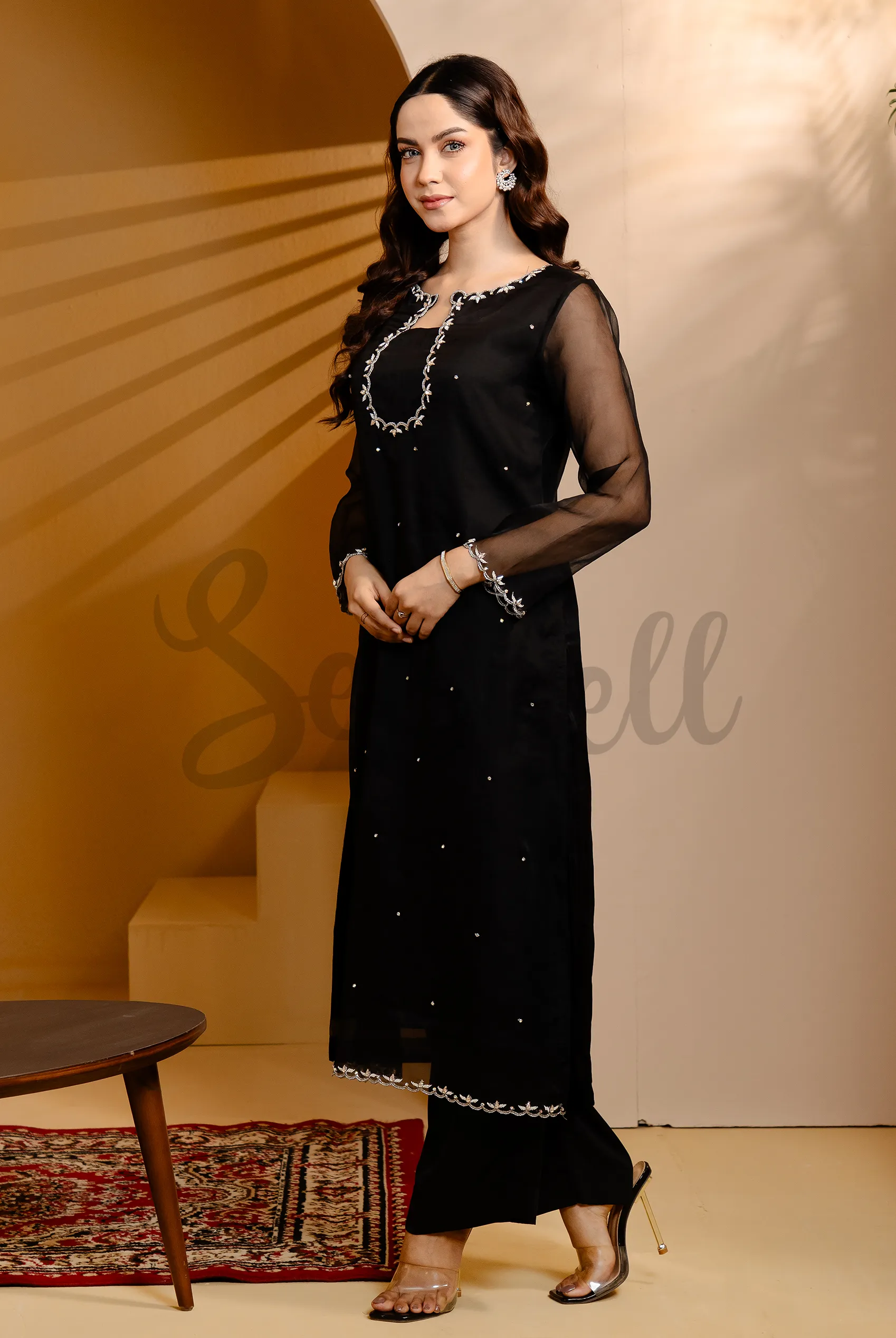 Black Karchupi 2 Piece Set with Neck and Border Work